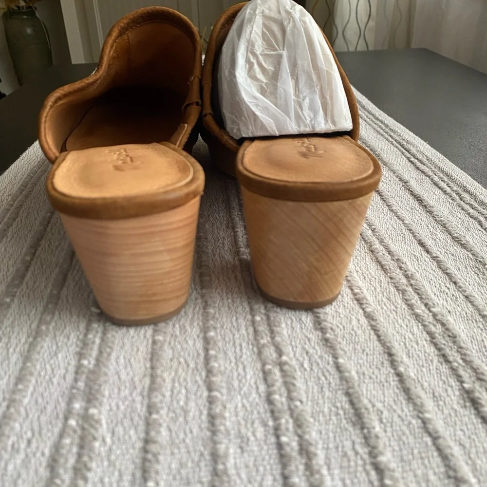 Madewell leather clogs. - Picture 6 of 6